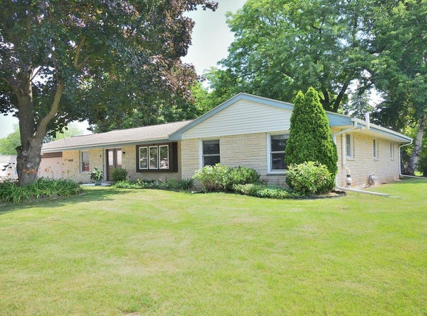 7100 N Parkview Dr, Lannon, WI 53046