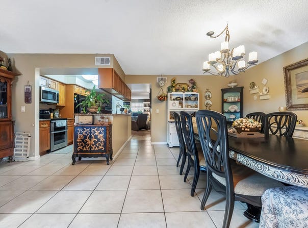 1142 N University Drive, Plantation, FL 33322