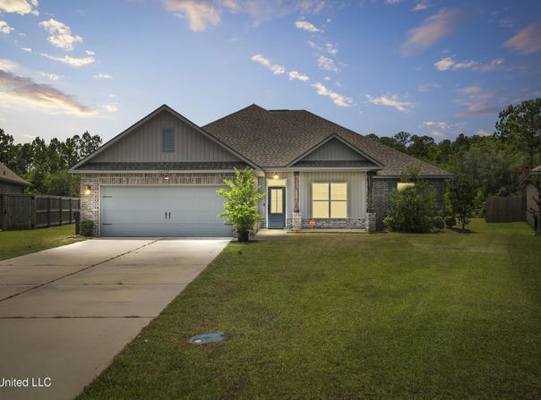 14327 Viola Way, D'Iberville, MS 39540