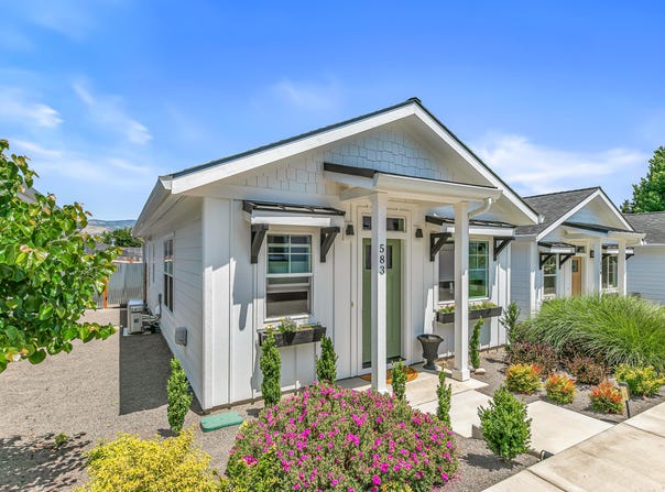 583 Coffee Lane, Ashland, OR 97520