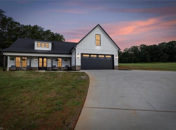 631 Hauser Road, Pinnacle, NC 27043