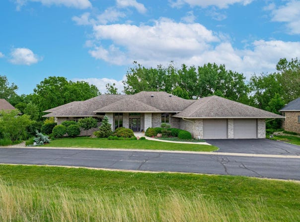515 STONE RIDGE, CHERRY VALLEY, IL 61016