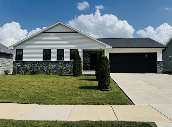 727 Drumlin Dr, Kewaskum, WI 53040