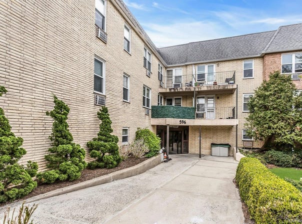 596 Broadway, Lynbrook, NY 11563