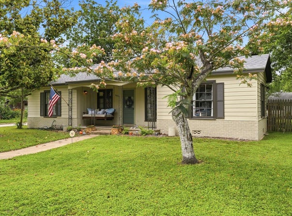 1031 E Walnut, Seguin, TX 78155