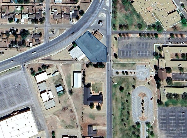 106 Clubview Drive, Levelland, TX 79336