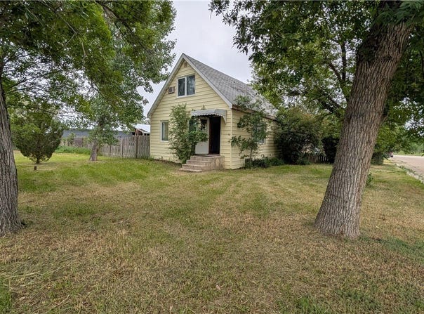 103 N Central Avenue, Fairview, MT 59221