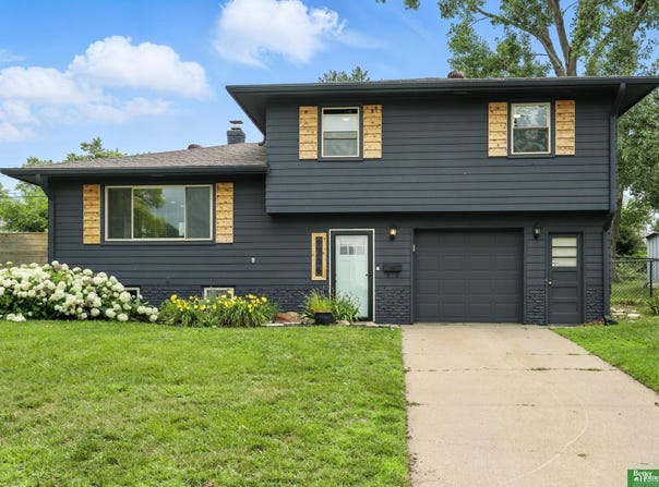1705 Hillside Drive, Omaha, NE 68114