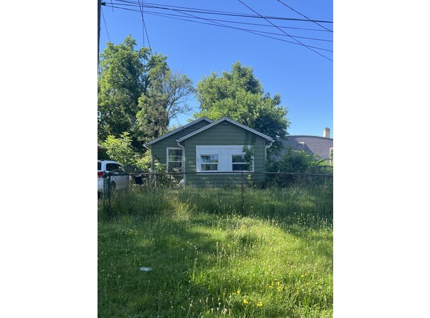 27 Avenue B, Springfield, MI 49037