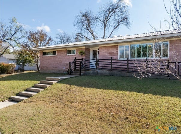 708 W North Avenue, Lampasas, TX 76550