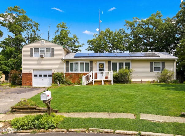 17 Darye Court, Toms River, NJ 08755