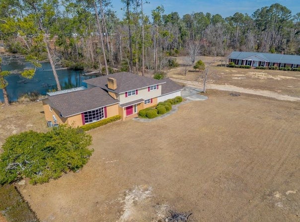 1729 W Forest Dr, Douglas, GA 31533