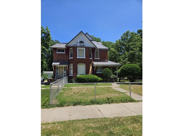 702 N Superior Street, Albion, MI 49224