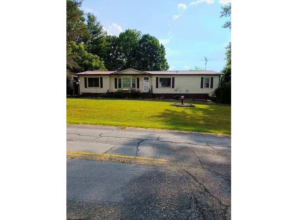 269 Retrievers Run, Hillsville, VA 24343
