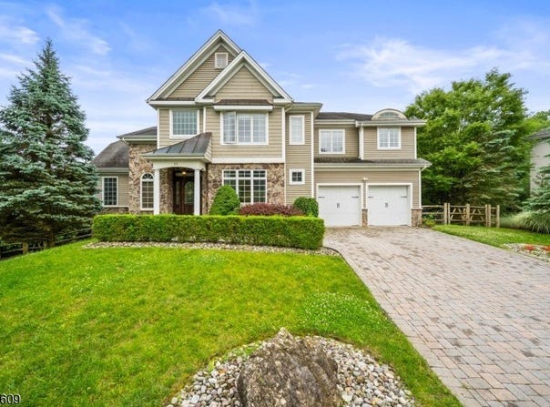 65 Overlook Rdg, Oakland Boro, NJ 07436-2362