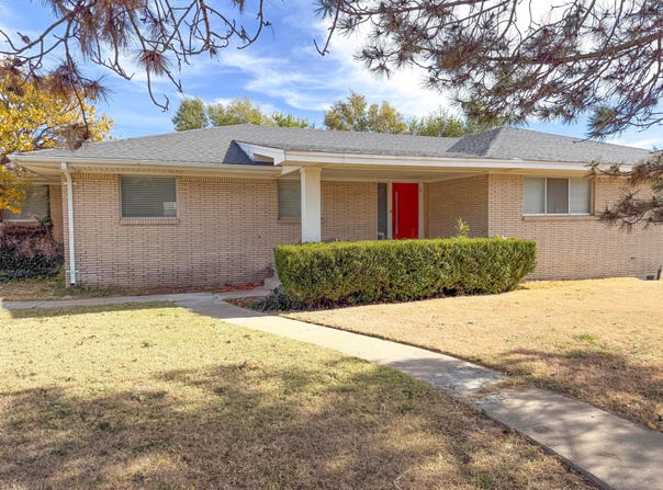 2216 Charles St, Pampa, TX 79065