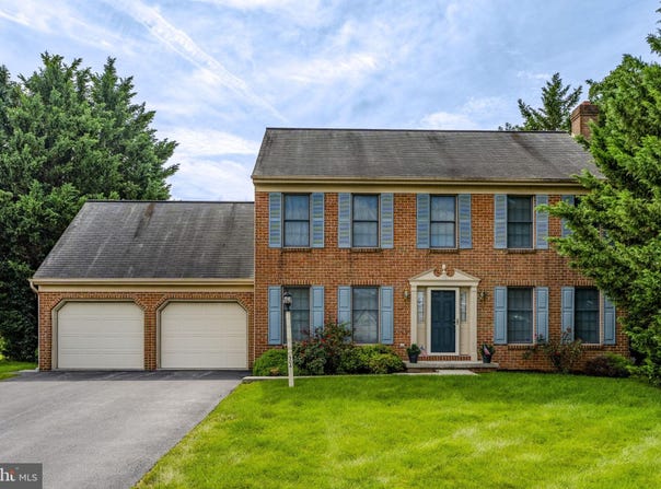 504 SPRING HOLLOW Drive, NEW HOLLAND, PA 17557