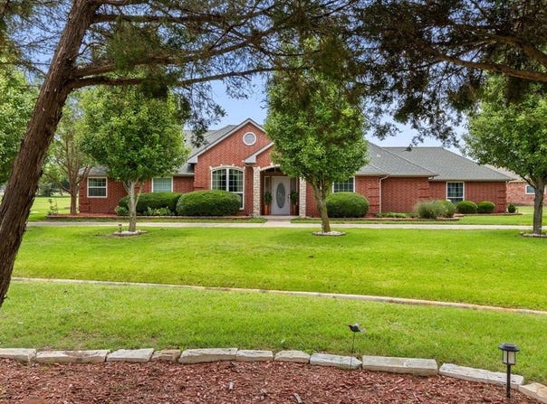 300 Burtonwood Circle, Ovilla, TX 75154