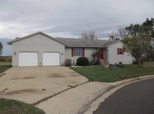220 Westridge Dr, Jackson, MN 56143