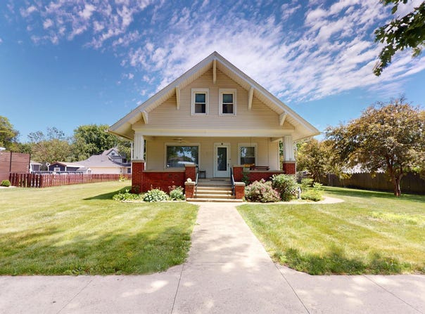 310 S Lubeck St., Holstein, IA 51025