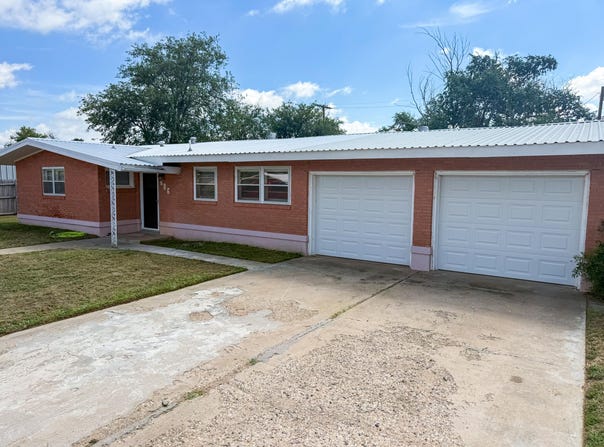606 Coke Avenue, Anton, TX 79313