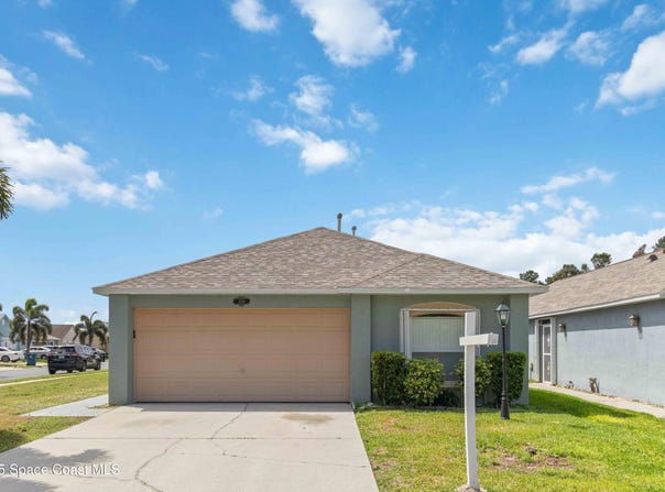 2126 Redwood Circle NE, Palm Bay, FL 32905
