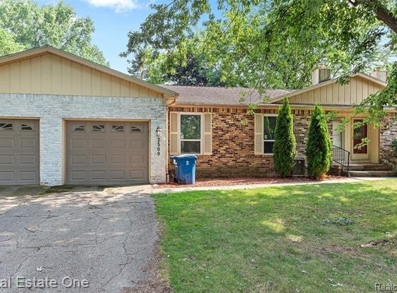 2509 Golden Shores Drive, Fenton, MI 48430