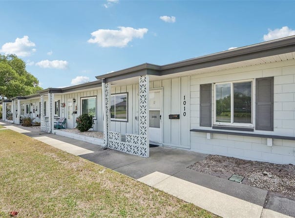 1010 N PEBBLE BEACH Boulevard, SUN CITY CENTER, FL 33573
