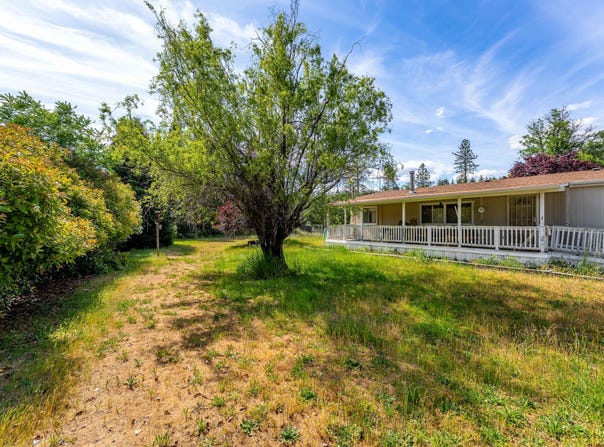 8550 Monument Drive, Grants Pass, OR 97526