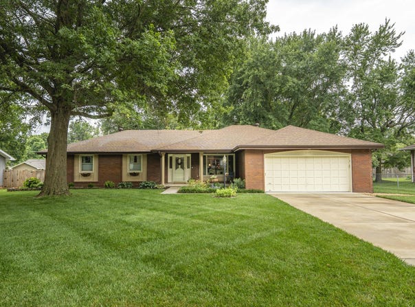 1820 E Jacqueline Street, Springfield, MO 65804