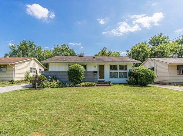 2325 Stewart Drive NW, Warren, OH 44485