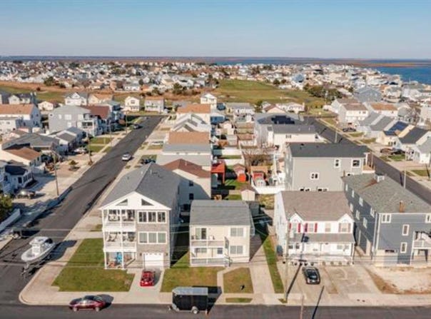 903 E Beach Ave, Brigantine, NJ 08203