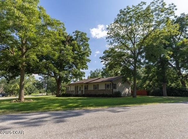 320 N 3rd Street, Chetopa, KS 67336