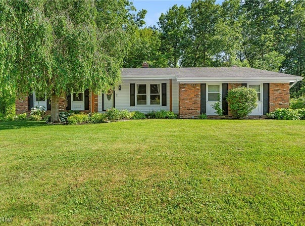 300 Chatham Drive, Aurora, OH 44202
