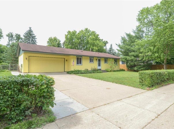 2120 105th Avenue NW, Coon Rapids, MN 55433