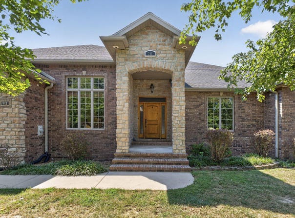 711 E Stone Ridge Drive, Ozark, MO 65721