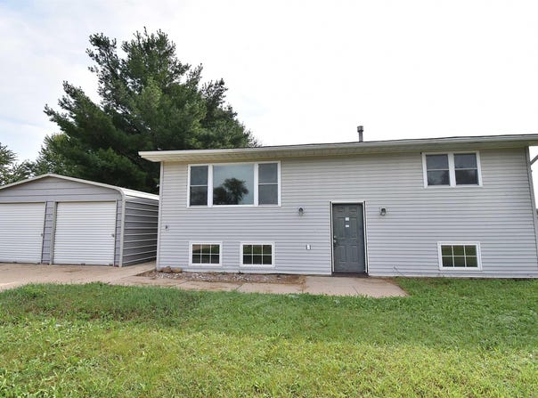 201 Westline Drive, Hazleton, IA 50641