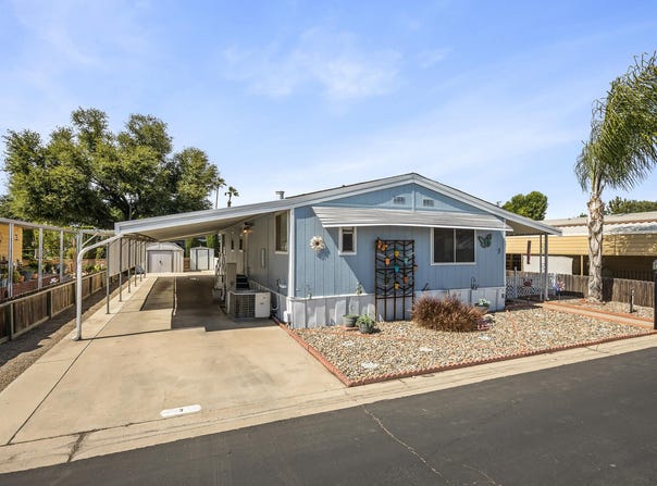 2627 W Midvalley Spc 3 Avenue, Visalia, CA 93277