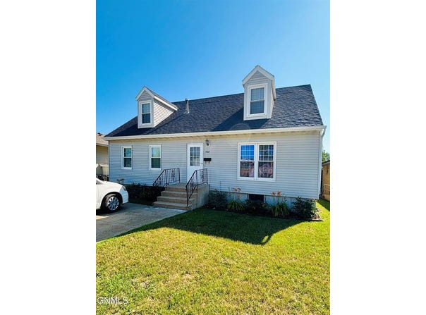 508 1st Avenue NE, Mandan, ND 58554