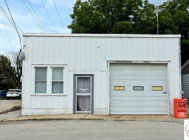 102 S Walnut Avenue, Smithton, MO 65350