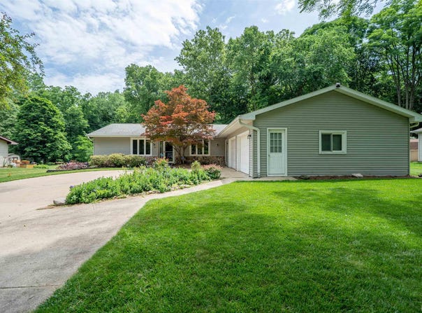 748 E POPLET HOLLOW Road, Peoria, IL 61614
