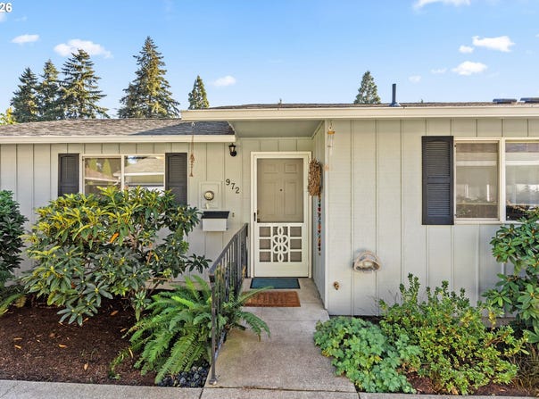 972 W L St, Springfield, OR 97477