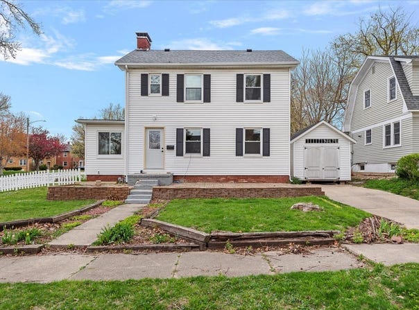 1980 W Forest Avenue, Decatur, IL 62522