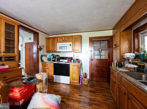 3724 HAMMONDS MILL ROAD, HEDGESVILLE, WV 25427