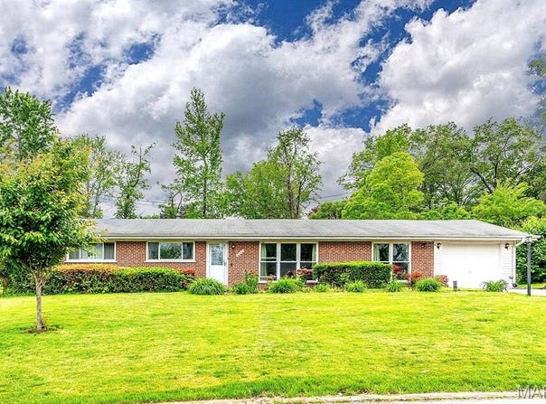9344 Llewellyn Lane, Olivette, MO 63132