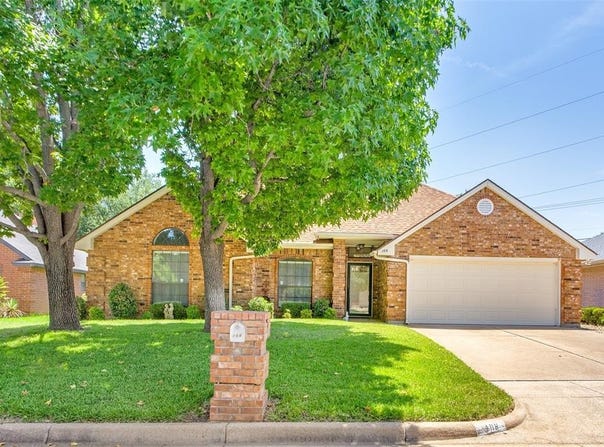 108 Sunny Meadows Drive, Burleson, TX 76028