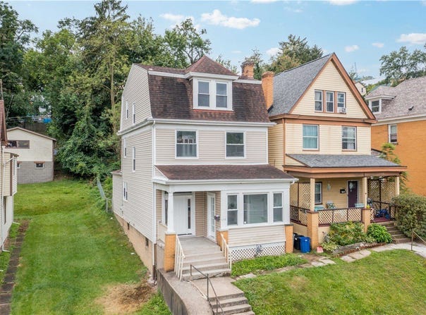 138 LINNVIEW, Carrick, PA 15210