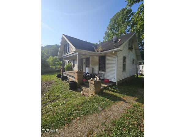 8102 Main Street, Pound, VA 24279