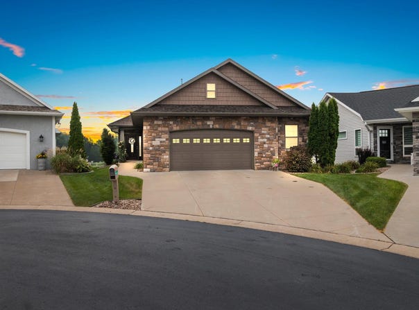 W6940 HAWKFIELD Court, GREENVILLE, WI 54942