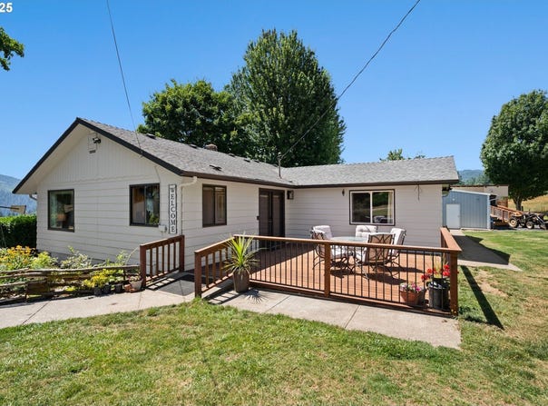 8054 LEWIS RIVER RD, Ariel, WA 98603